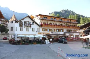 Hotel Pordoi - Fam Furgler - Image 1