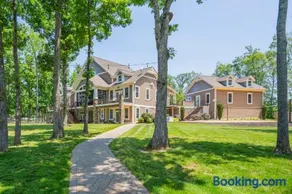 Sunset Shores at Lake Anna Luxury Vacation Rental by B Michaels Escapes - Image 4