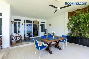 Ivy's Cove Beach Side Condo - Luxury Villa - Image 4