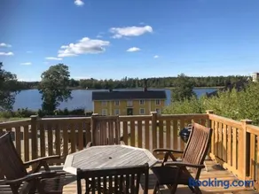 Välutrustad stuga med vacker sjöutsikt - Image 3