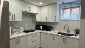 BRAND NEW PRIVATE Bathroom and FREE Parking - Image 3