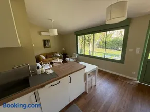Maison dans grand parc au pied du village - Image 2