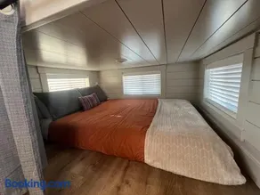 Access Zion & Bryce! Tiny Home with Rooftop Deck and Hot Tub - Image 2