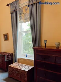 Chateau Kolor Homestead & Gardens - Image 3