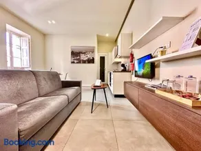 Charming flat off the sea front - Image 3