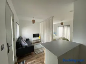 Margate Seaside Retreat - Image 5