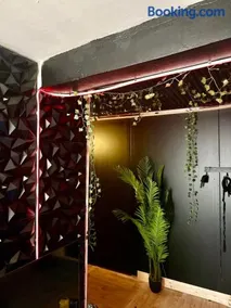 Love Room avec Jaccuzi, Red Room & Jardin - Image 2