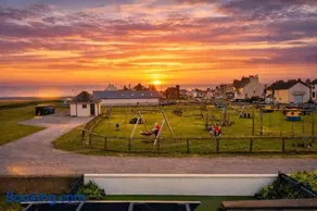Beautiful Beach Front Cottage - Image 3