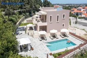 Oasis Luxury Villa - Image 2