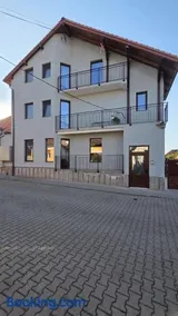 Complex Casa Morii - Image 1