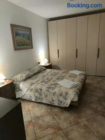 House curti - Image 1