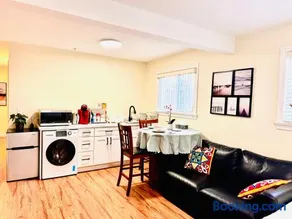 13 Mins to Downtown-Free Parking near Joyce Skytrain -2 Beds - Image 1