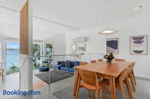 Sandy Bay Beachfront Oasis direct beach access - Image 2