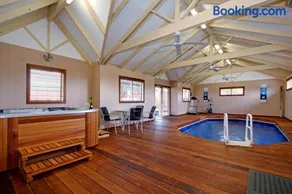 Ocean Breeze Retreat - Image 1