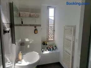 Maison paisible avec parking - Image 3