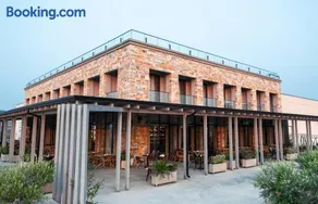 Kronos Hotel - Image 1