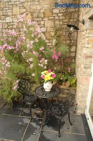 Wassail Barn Wedmore - Image 3