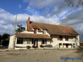 Grande maison à Saint-Pourçain avec piscine, sauna et WiFi - Image 1