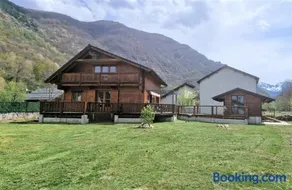 Chalet chaleureux à Orlu avec Jacuzzi et vue sur la montagne - Image 2