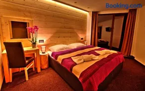 Hotel Pieris - Image 2