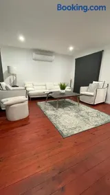 Donvale House 15KM to CBD 3 Bed rooms - Image 3