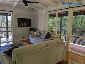 Peaceful country home in a middle of a rainforest - Image 3