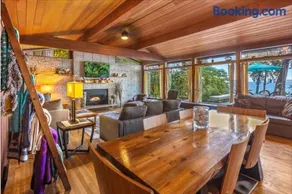 Poulsbo Waterfront Lodge with Game Room Library - Image 2