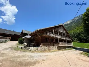 Warm and Stylish Boutique Lodge L'Etoile de Savoie - Image 1