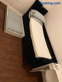 BUDGET Triple Room with En Suite Bathroom 36A - Image 2