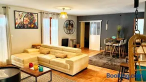 Maison 120m2 avec Piscine Spa et jardin idéal familles et professionnels - Image 1