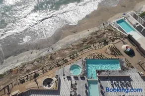 Luxury Beach Condo with Pool - Image 1