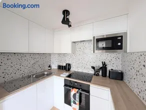 Saffron Court Apartments - Image 2