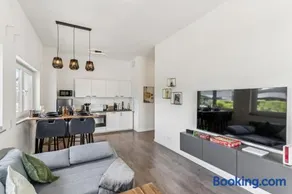 Cozy Apartment Central Kitchen Balcony - Image 3