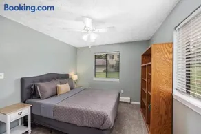 Family-friendly cottages by Lake Bella Vista - Image 3