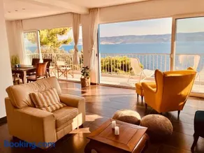 Blue Beach Villa with BBQ, Wifi and Stunning View - Image 1