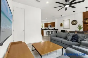 2 Bedrooms 25 Bathrooms Regal Oaks 2634 Cl - Image 2