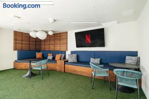 Stylish Westside Stay in Santa Monica - Image 2