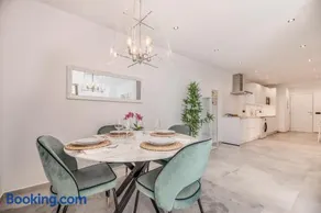 Luxury Apartment Paraiso Beach - Image 2