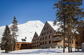 Alpine Chic Apartment - Image 2