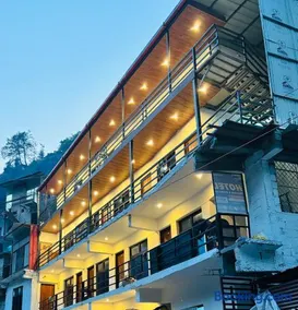 Rudraksh hotel an restaurant gaurikund - Image 4