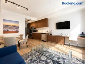 Perfect Brand New Condo Downtown Sidney - Image 1