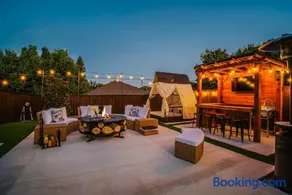 Hearth and Haven Retreats - McKinney - Image 1