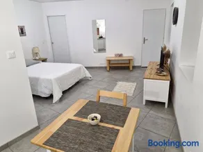 Logement confortable au cœur d'un village paisible - Image 1