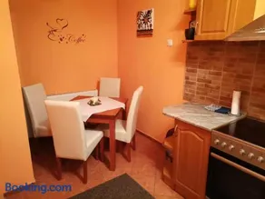 Tóvárosi apartman - Image 2
