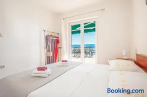 2 x Top Floor Modern Family apartments - Image 2