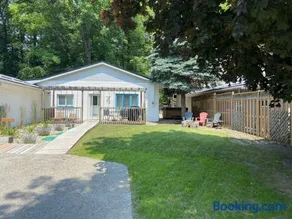 Cozy Cottage Retreat - Image 1