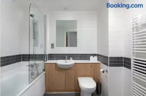 Apartment in Milton Keynes - Image 2