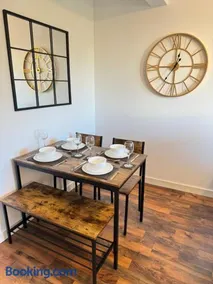 Spanish City View 2, Luxury Sea Front Apartment Free Onsite Parking - Image 2