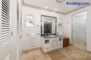 Villa de lujo frente al mar de 5 habitaciones con piscina privada y acceso directo a la playa, Holetown, Barbados - Image 3