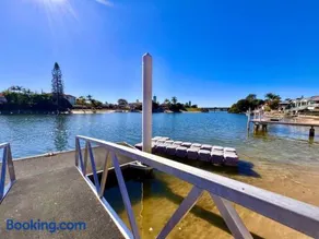 Waterfront Family House with Pool, BBQ - Image 5